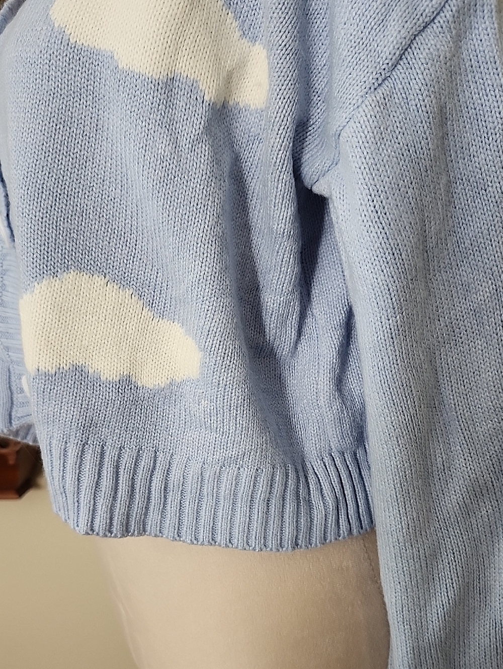 Cropped Cloud Pattern V-Neck Cardigan Light Blue, L - Picture 5 of 10